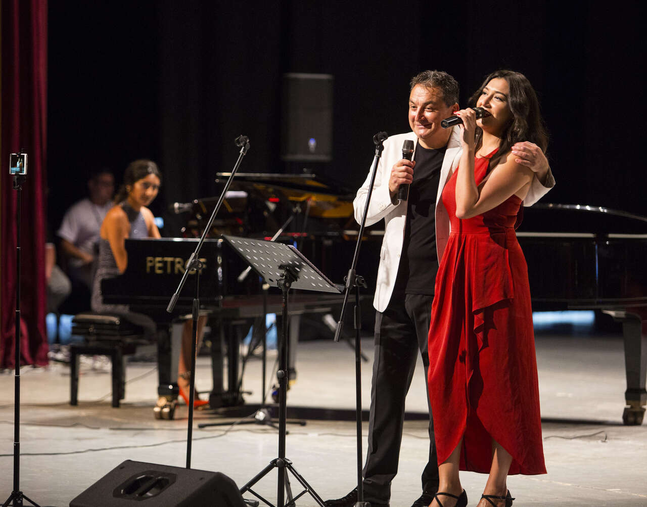 AKM’de bu hafta sahneler sevgiye açılıyor 8